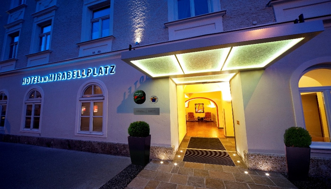 Hotelvordach Hotel AmMirabellplatz.jpg